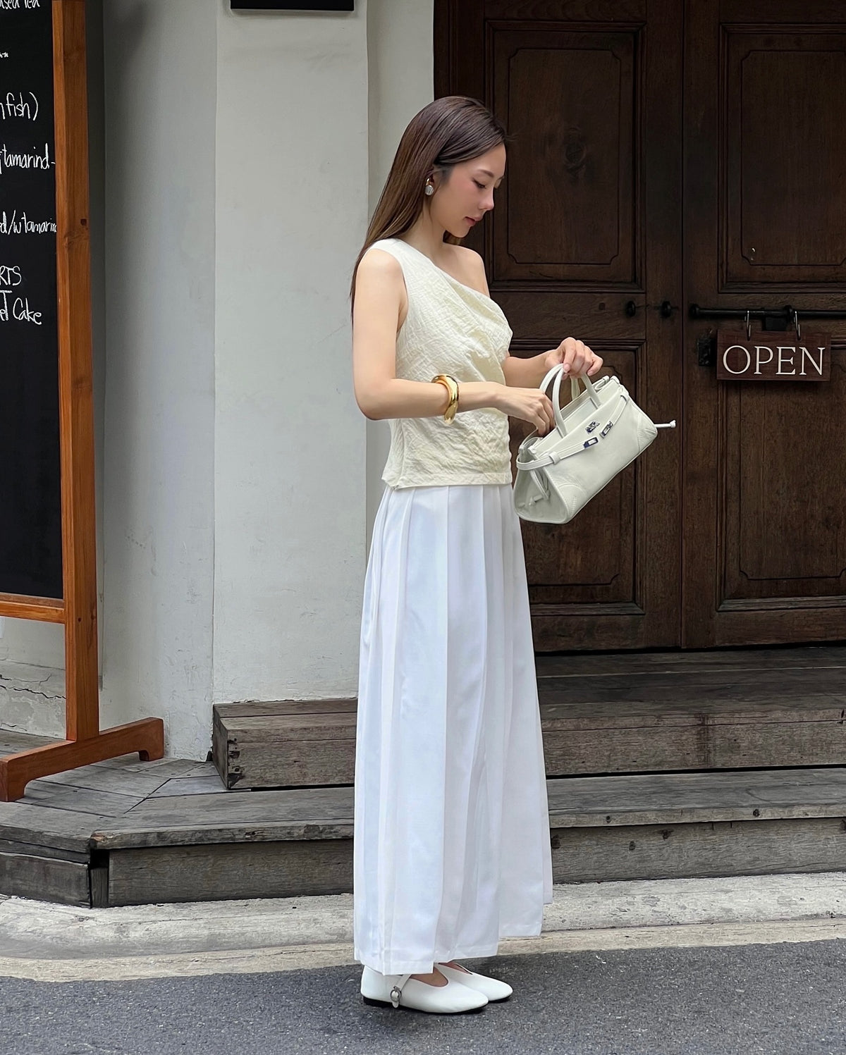 Spotted k. @lynladalert in Asymmetric top (1,990.-) and Pleated Maxi Skirt (3,290.-)#rvessentialasymmetrictop #rvesse...