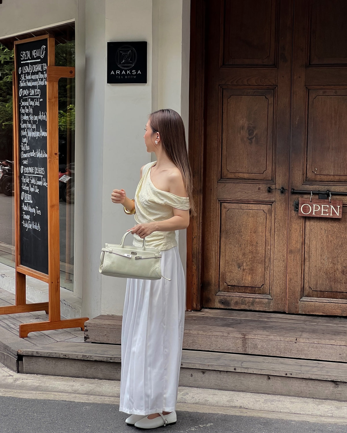 Spotted k. @lynladalert in Asymmetric top (1,990.-) and Pleated Maxi Skirt (3,290.-)#rvessentialasymmetrictop #rvesse...