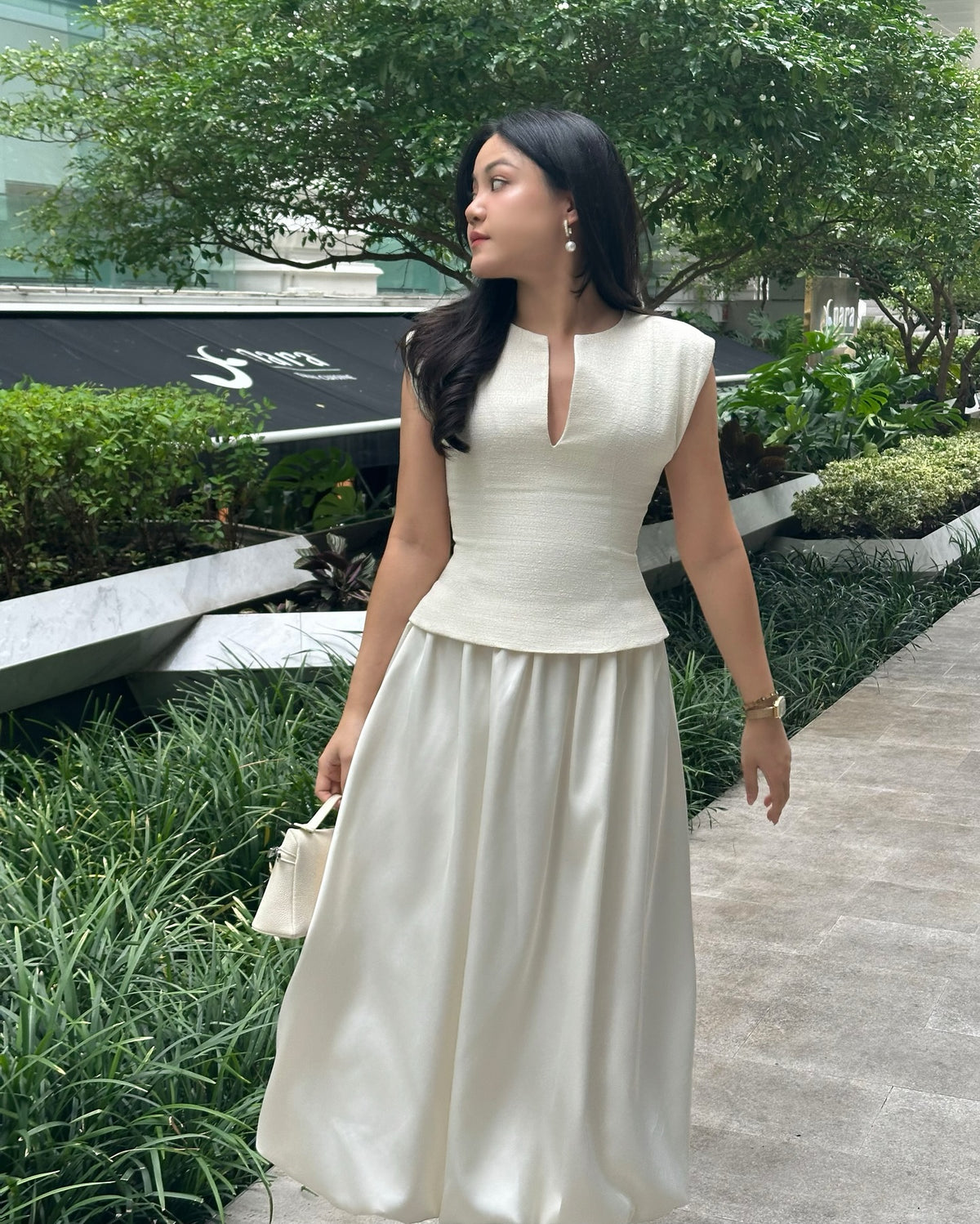 A perfect contrast on texture — Blair Top in tweed matched with Blair Balloon Skirt in satin.〰️Blair top 1,990.-〰️Bla...