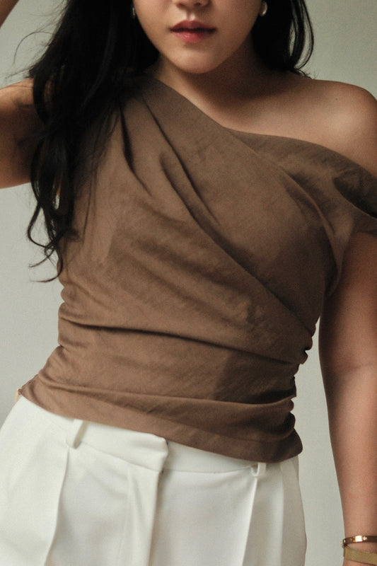 [Pre-Order] RAVii Essentials - Asymmetric Top