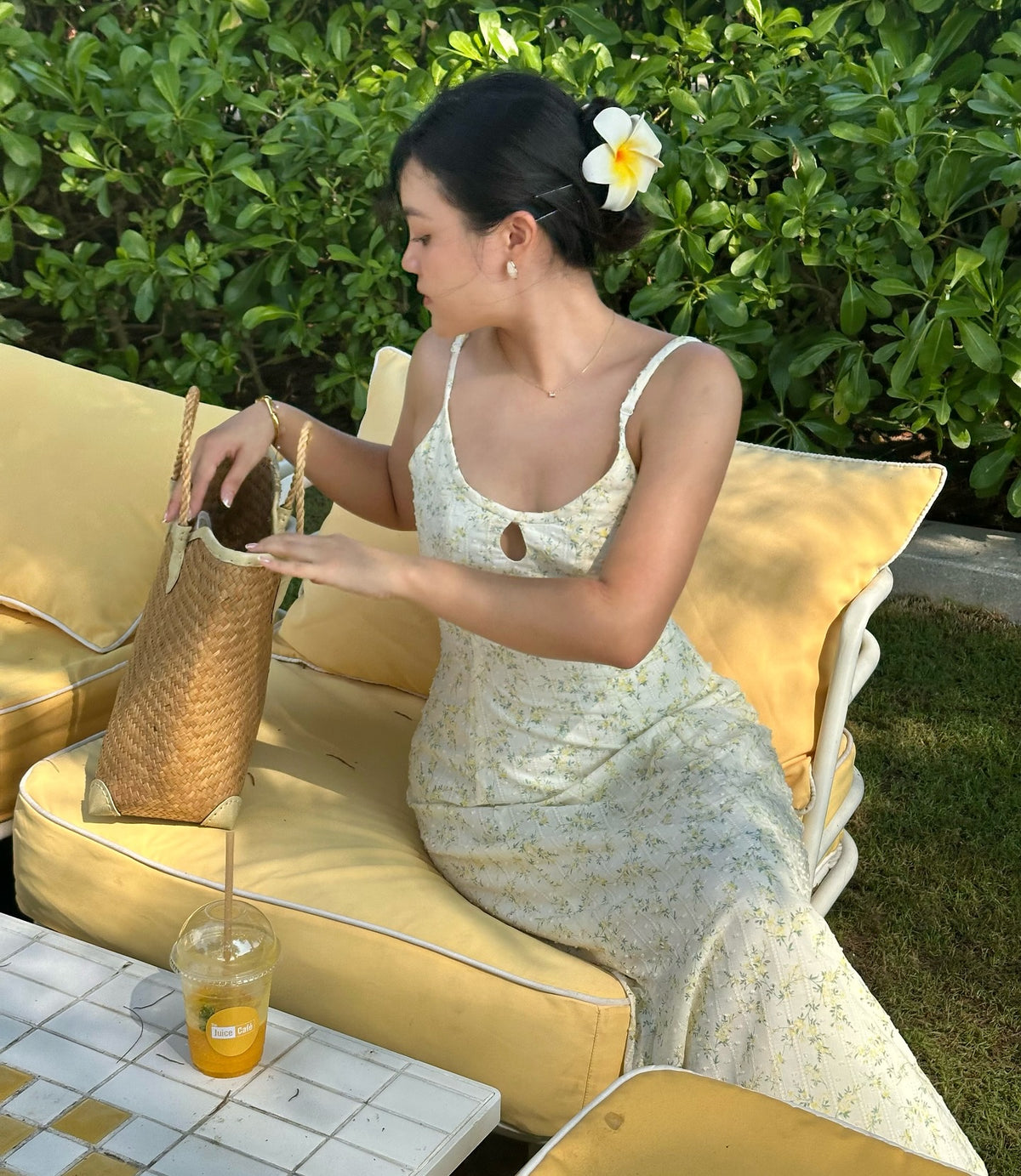 Wildflower maxi dress in yellow 💛🌻〰️Price: 2,990.-〰️ Size: Xs - bust 31; waist 25; hips 36S - bust 33; waist 27; hips...