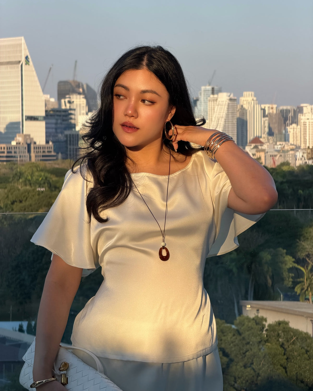 Comfort you can feel. Structure you can see.✨Satin bat sleeve top〰️Price: 1,790.-〰️ Color: cream, black〰️Size:S - bus...