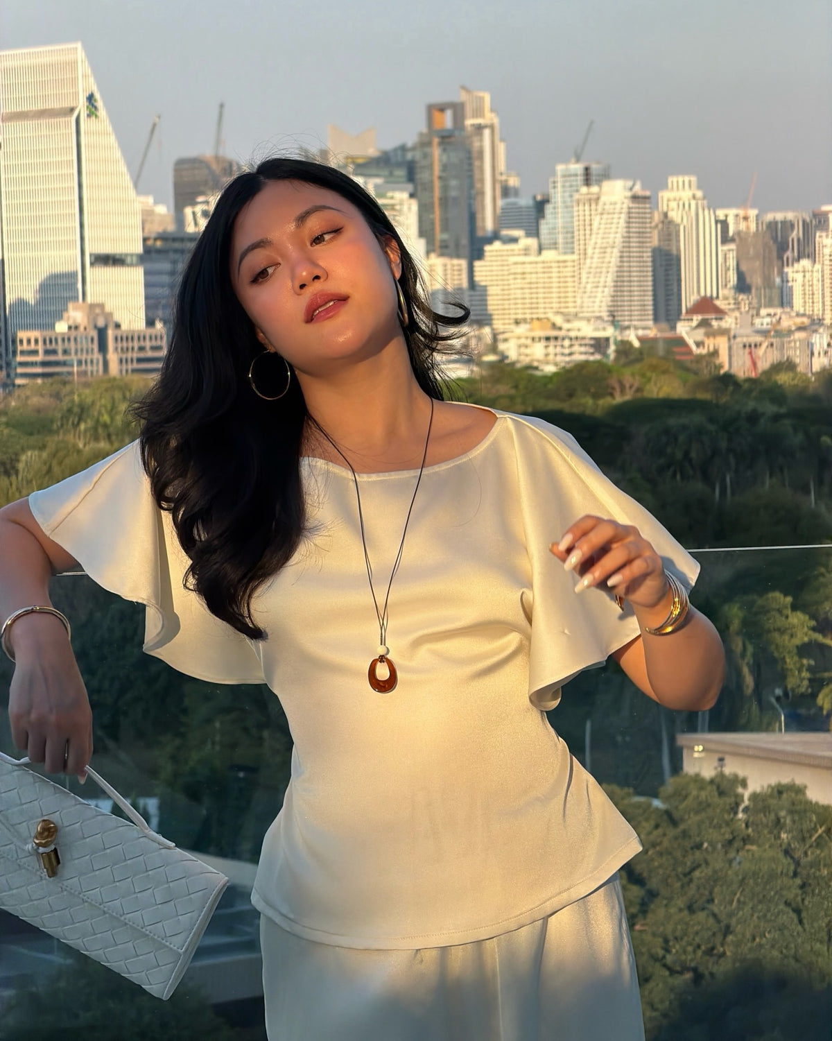 Comfort you can feel. Structure you can see.✨Satin bat sleeve top〰️Price: 1,790.-〰️ Color: cream, black〰️Size:S - bus...