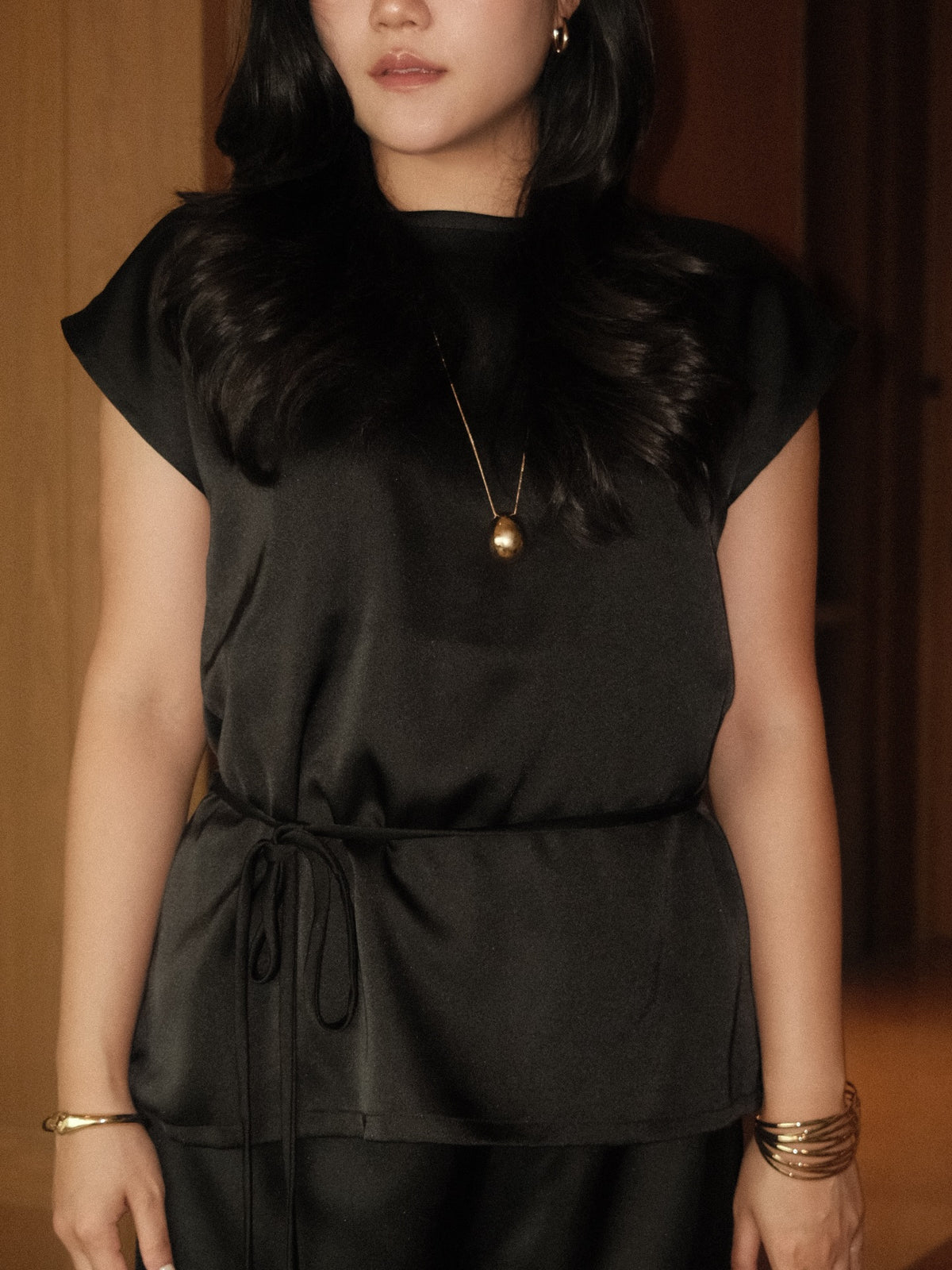 Satin Edition — Round neck top with Lounge pants in black 🖤#rvessentialssatinroundnecktop #rvessentialssatinsloungepants