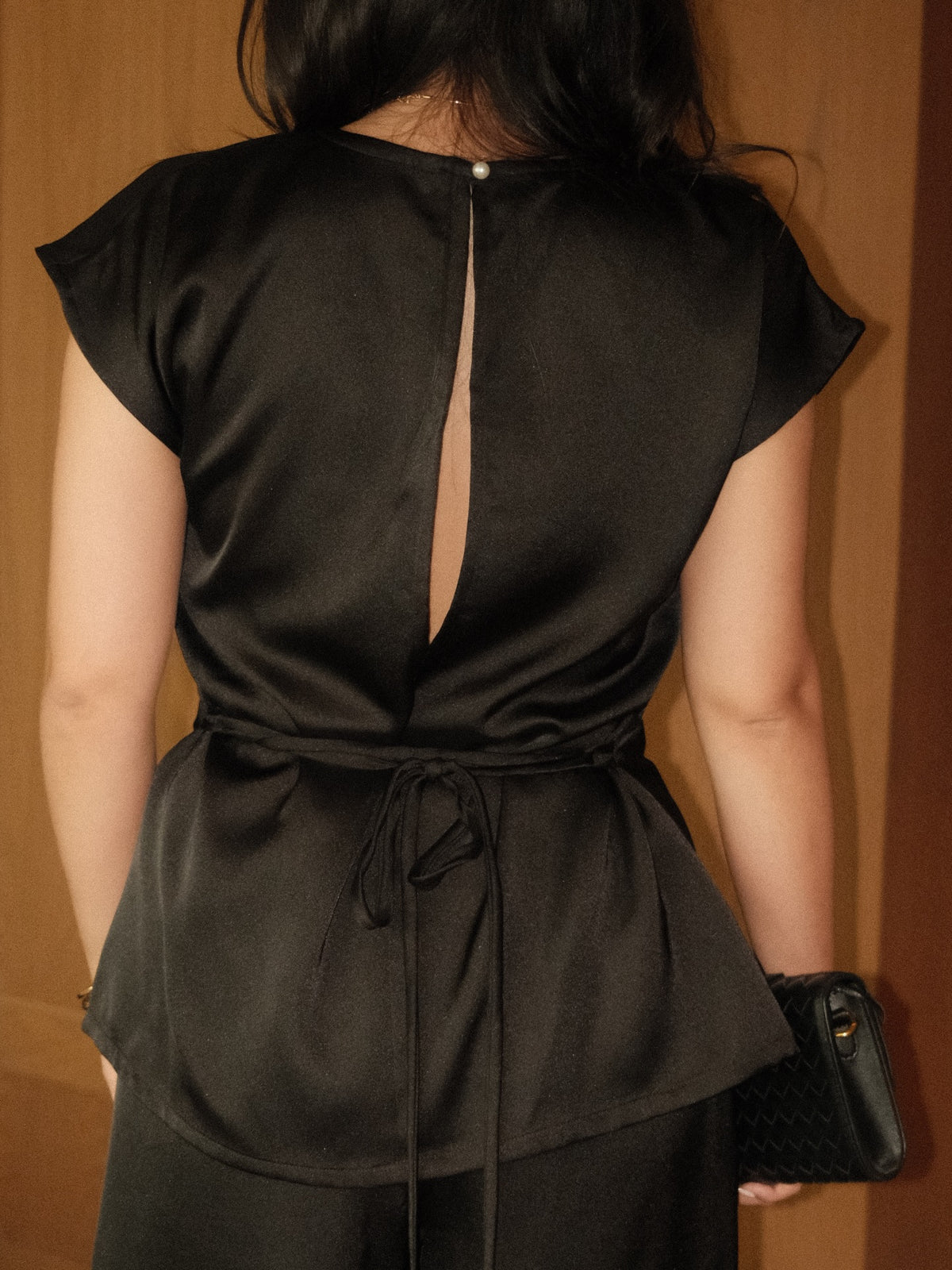 Satin Edition — Round neck top with Lounge pants in black 🖤#rvessentialssatinroundnecktop #rvessentialssatinsloungepants