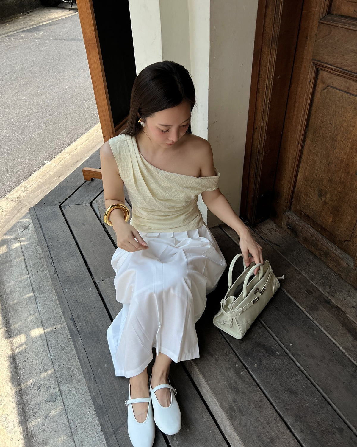 Spotted k. @lynladalert in Asymmetric top (1,990.-) and Pleated Maxi Skirt (3,290.-)#rvessentialasymmetrictop #rvesse...