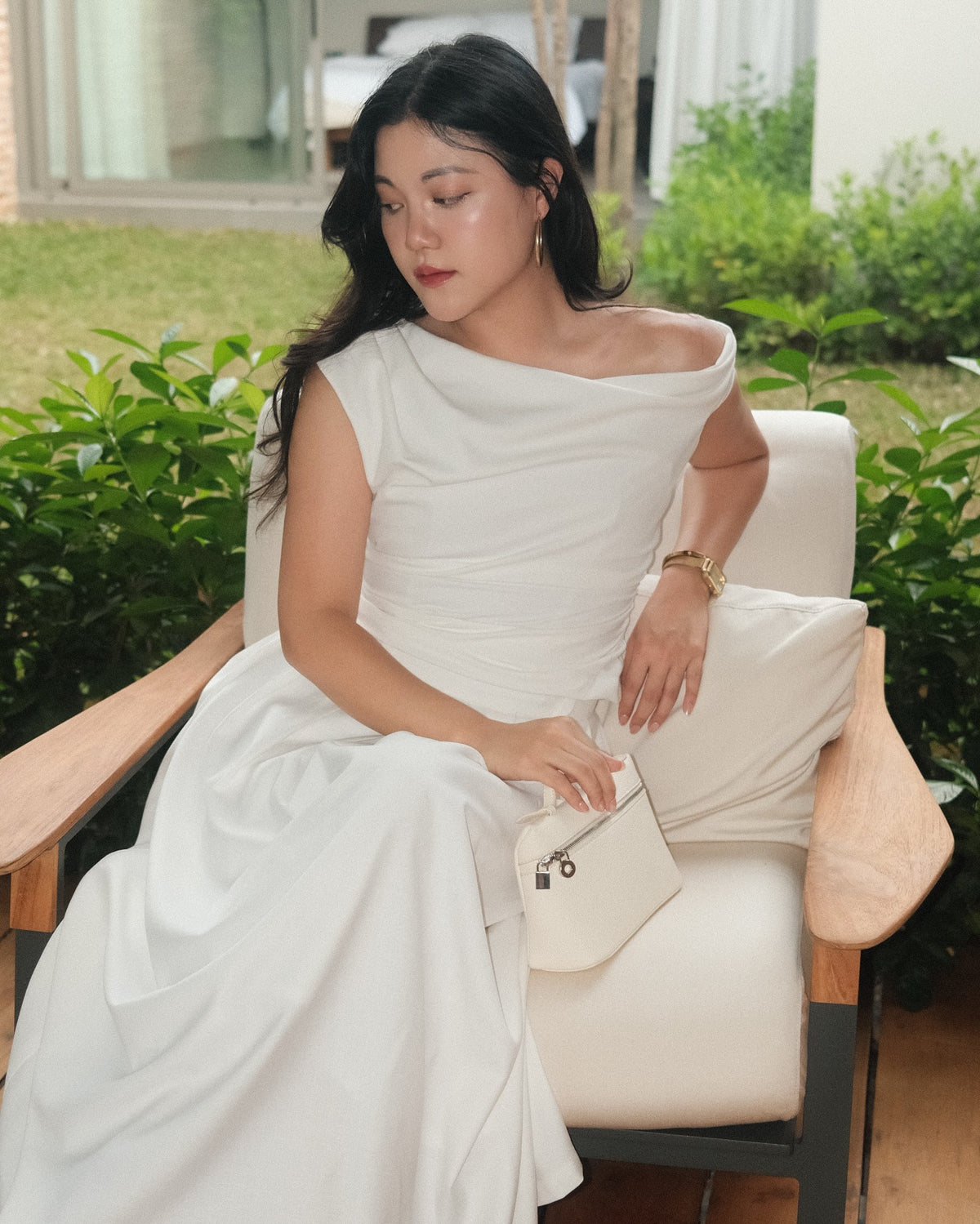 Asymmetric top in white (wool blend) 🤍〰️ Price: 2,490.-〰️ Size: Xs-3Xl〰️Color: White, Black, GreyStyled with Essentia...