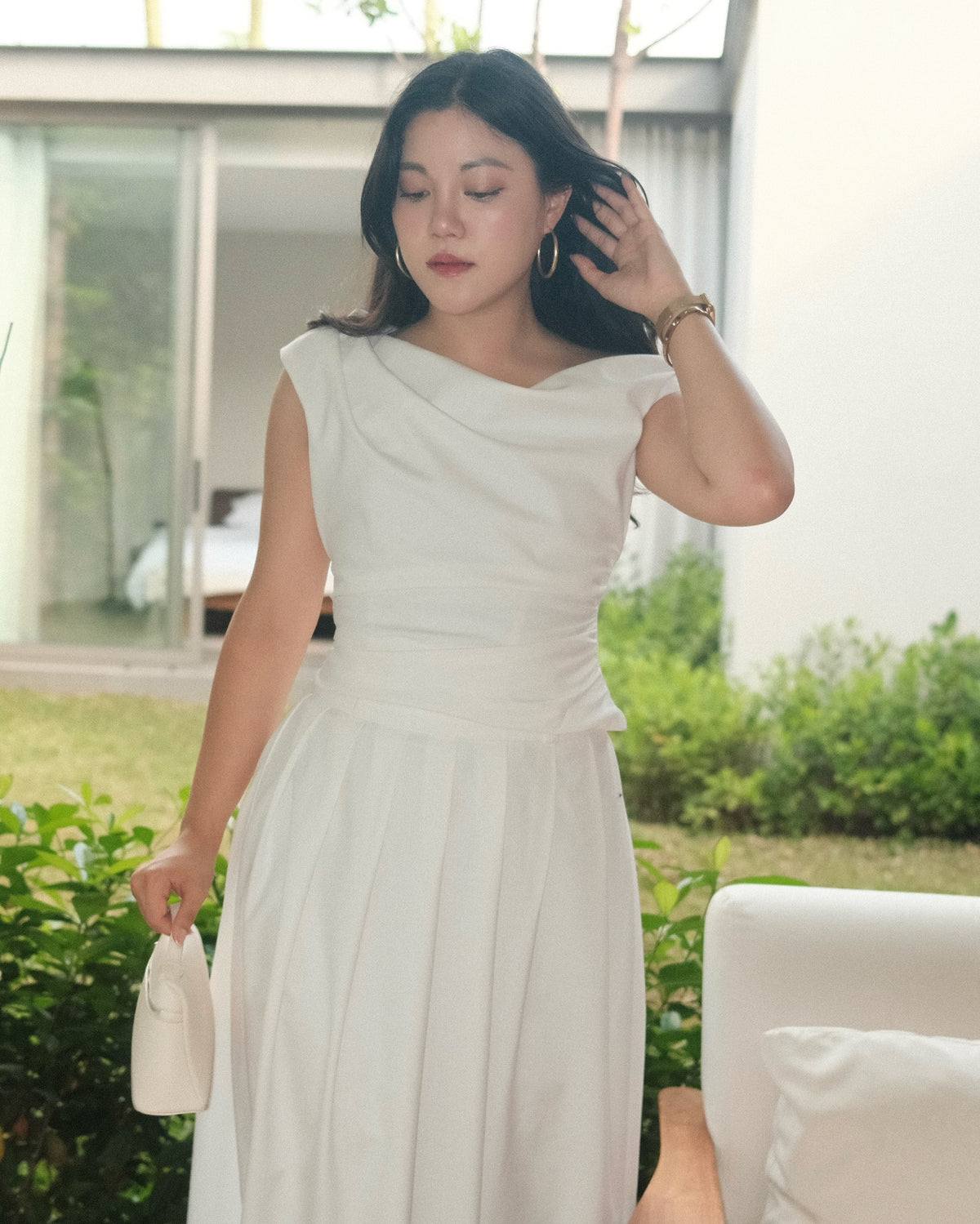 Asymmetric top in white (wool blend) 🤍〰️ Price: 2,490.-〰️ Size: Xs-3Xl〰️Color: White, Black, GreyStyled with Essentia...