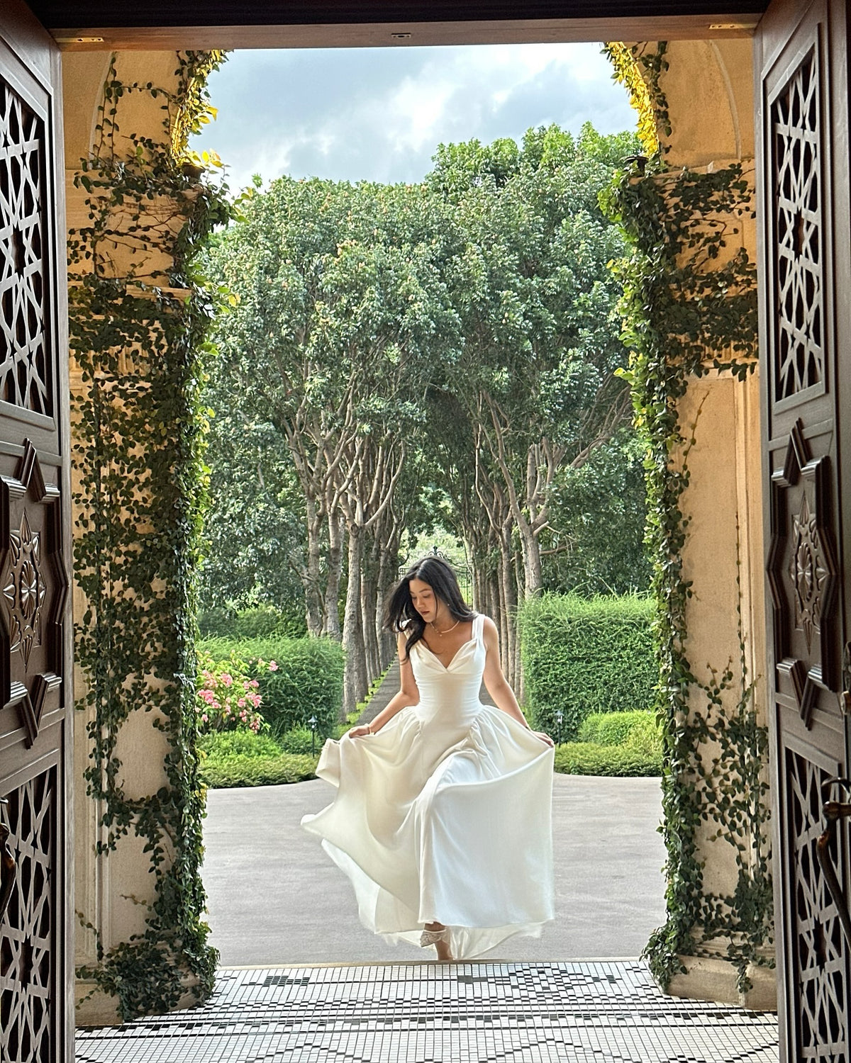 Vivienne maxi dress in white 🤍🦢#rvviviennemaxidress