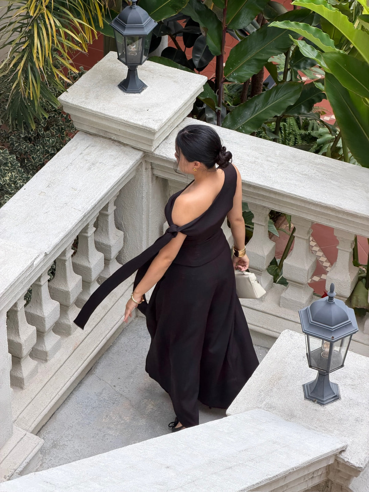 Noelle top matching with Essentials fishtail skirt and Essentials pleated pants 🖤#rvnoelletop #rvessentialsfishtailsk...