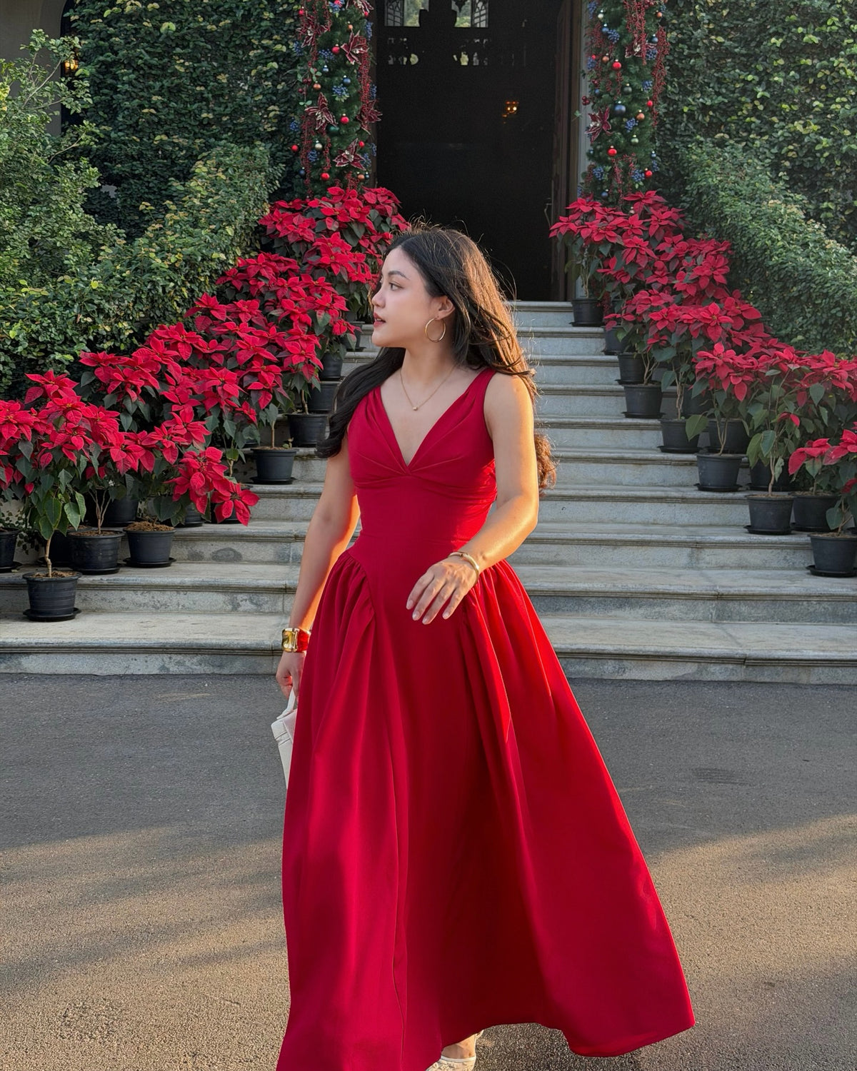 Vivienne maxi dress is now available in red❤️Order now via 💚line @ravii.bkk 📍RAVii Flagship store (sukhumvit 49/11)#r...
