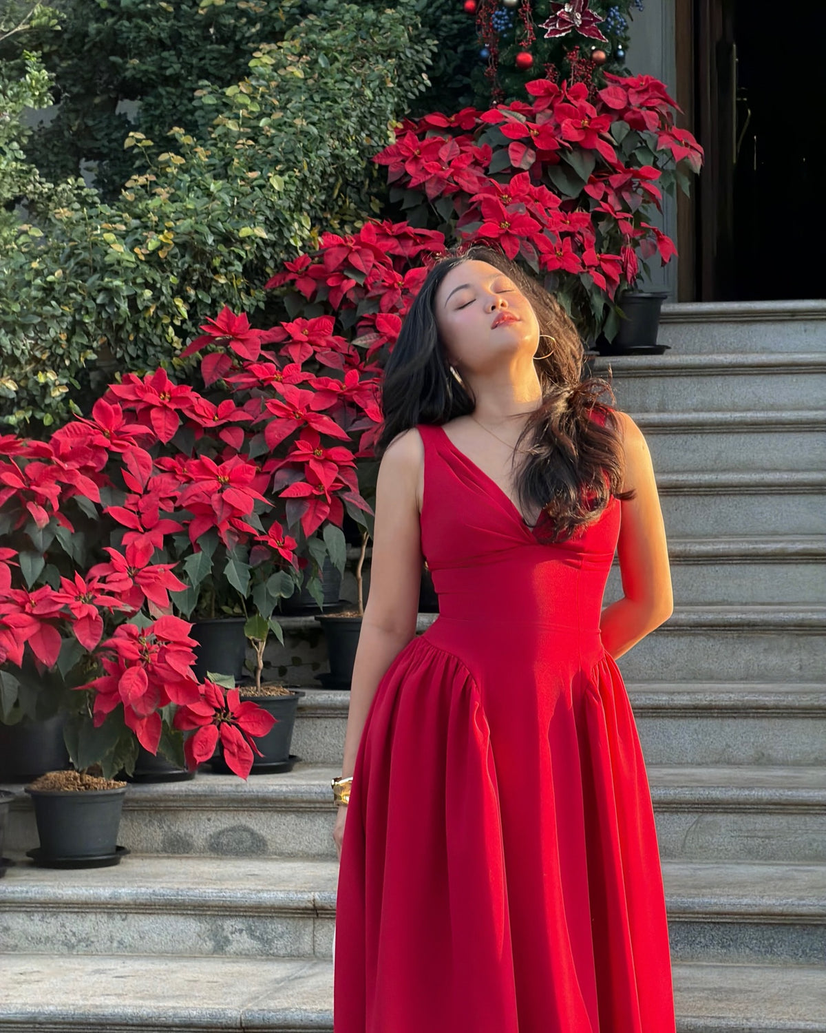 Vivienne maxi dress is now available in red❤️Order now via 💚line @ravii.bkk 📍RAVii Flagship store (sukhumvit 49/11)#r...